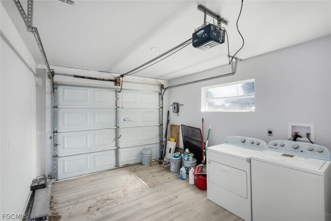 Building Photo - 1389 Pine Ave