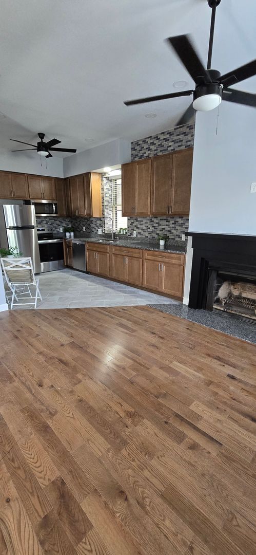 Building Photo - Beautifully Rehabbed Condo with Charm-Pool...