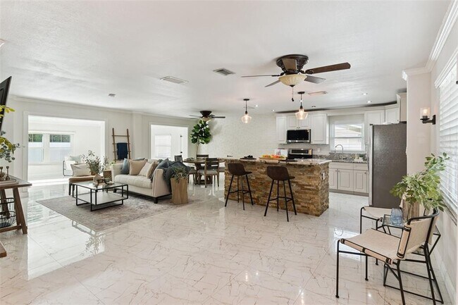 Building Photo - 622 Beverly Ave