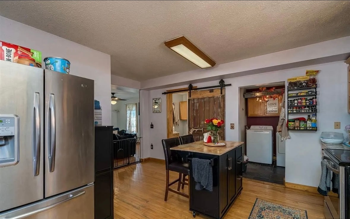 Building Photo - 415 8th St N