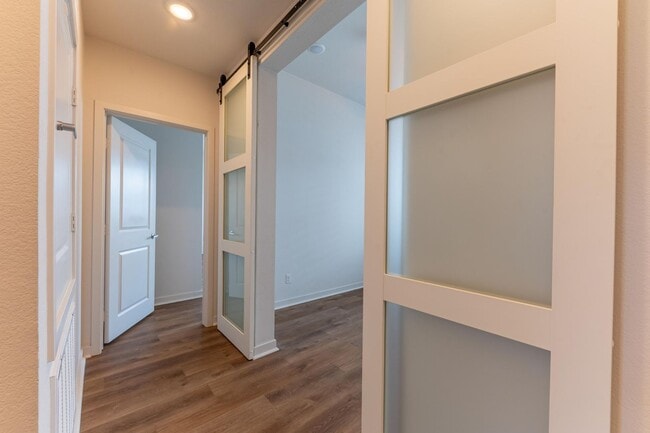 Building Photo - Otay Ranch  3 bd /2 ba Newer Condo w Garage, Laundry + More!