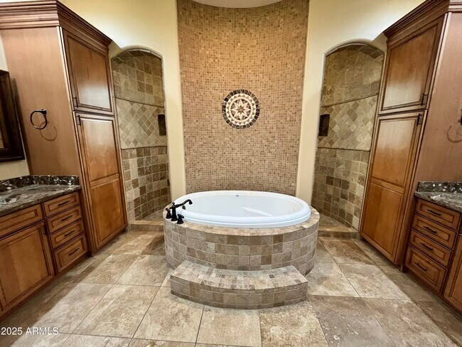 Building Photo - 6128 E Duane Ln