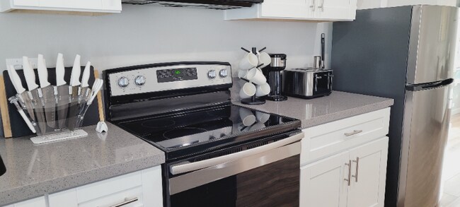 Building Photo - 532 Cesar E Chavez Pky