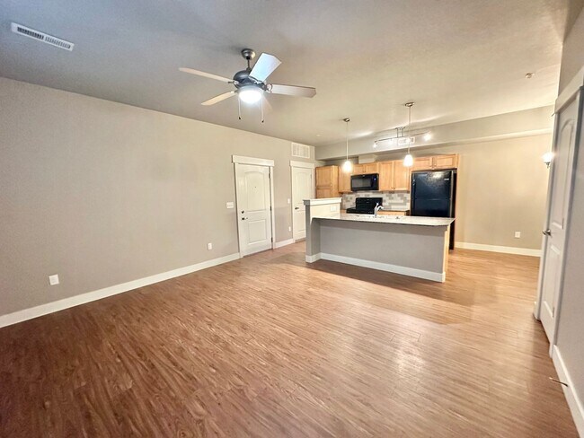 Building Photo - 5233 Boardwalk Dr