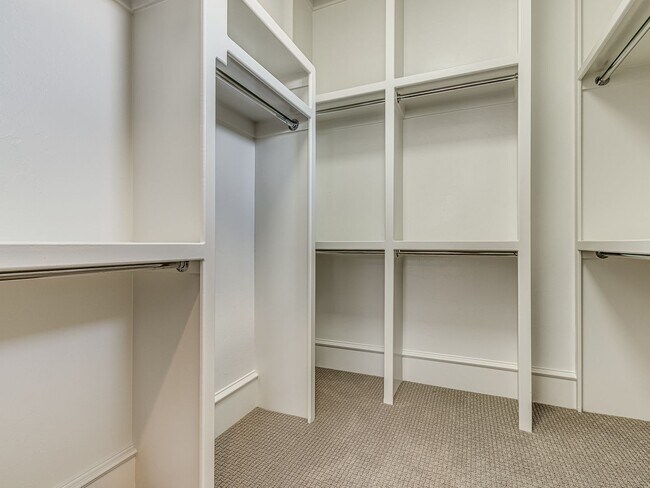 Building Photo - Beautiful Downtown OKC Townhouse