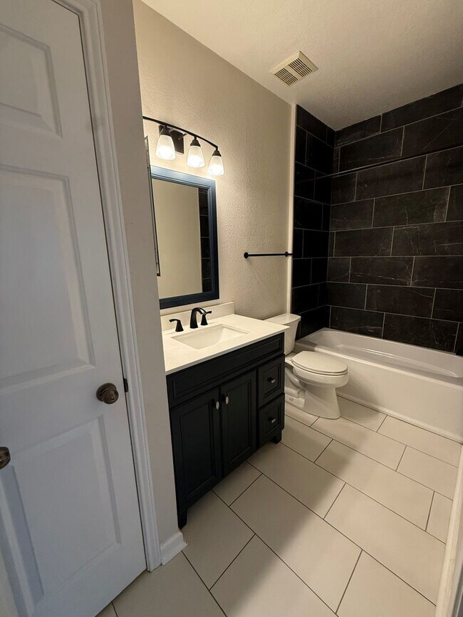 Building Photo - Longleaf Villas