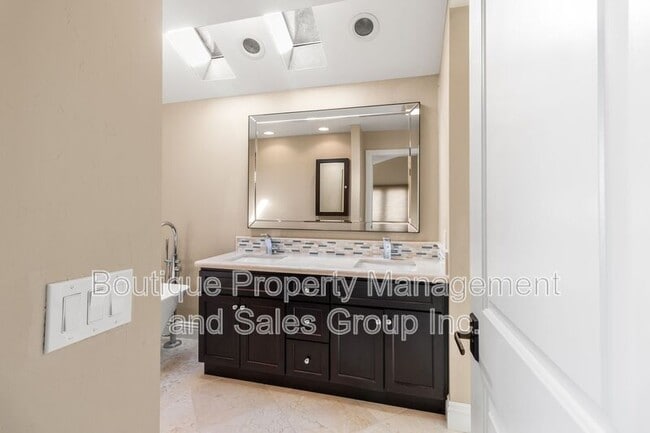 Building Photo - 35302 Vista De Todo