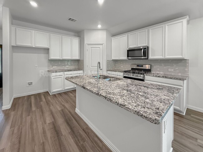 Building Photo - 579 White Water Dr