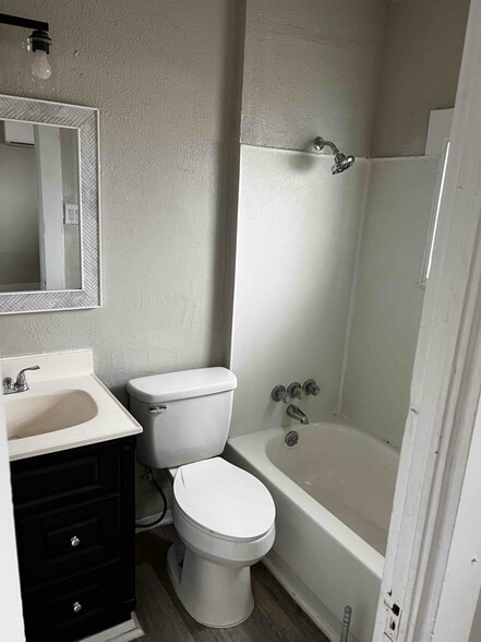 Building Photo - 704 S Abilene Ave