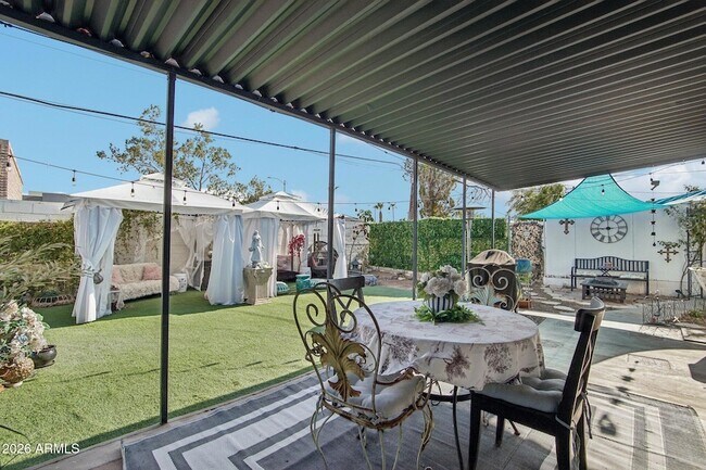 Building Photo - 1725 E Verde Ln