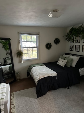 Building Photo - 102 Longmeadow Ln