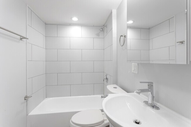 Building Photo - 6026 N Winthrop Ave