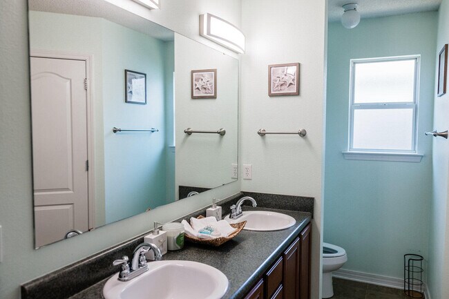 Building Photo - 2026 Catline Cir