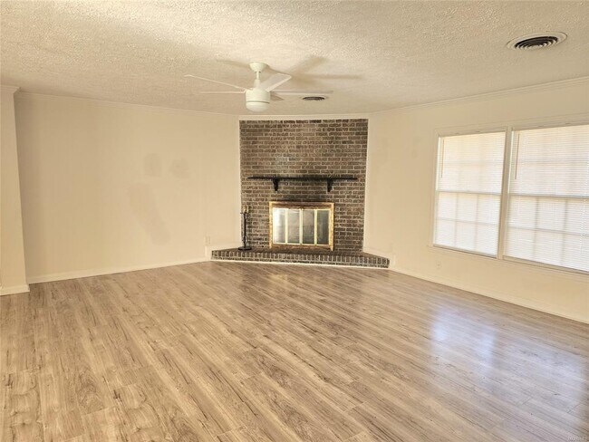 Building Photo - 437 Glade Park Dr