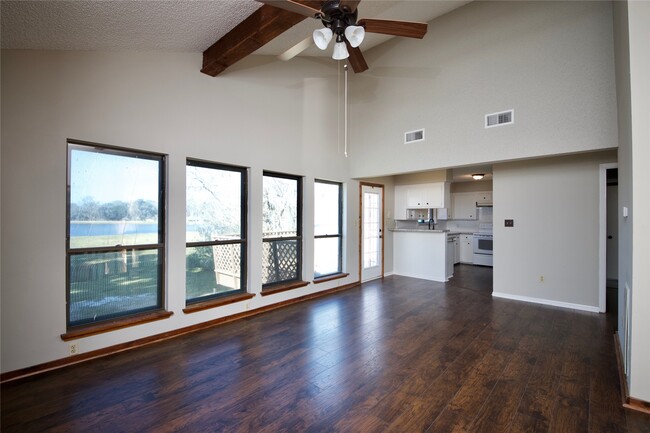 Building Photo - 315 Twin Lakes Blvd W