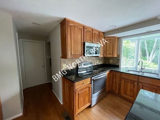 Building Photo - 1846 Clovermeadow Dr