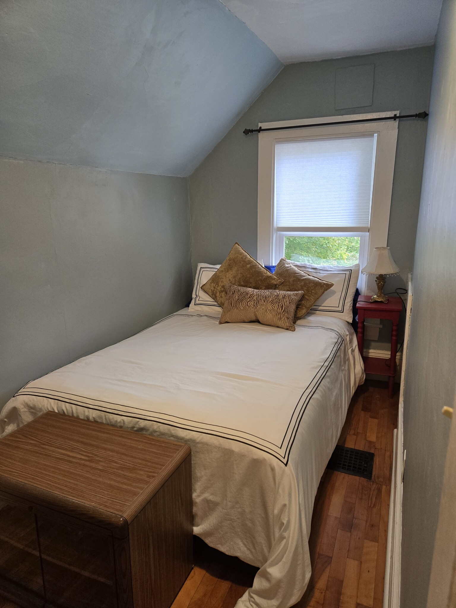 Bedroom - 353 Broadway