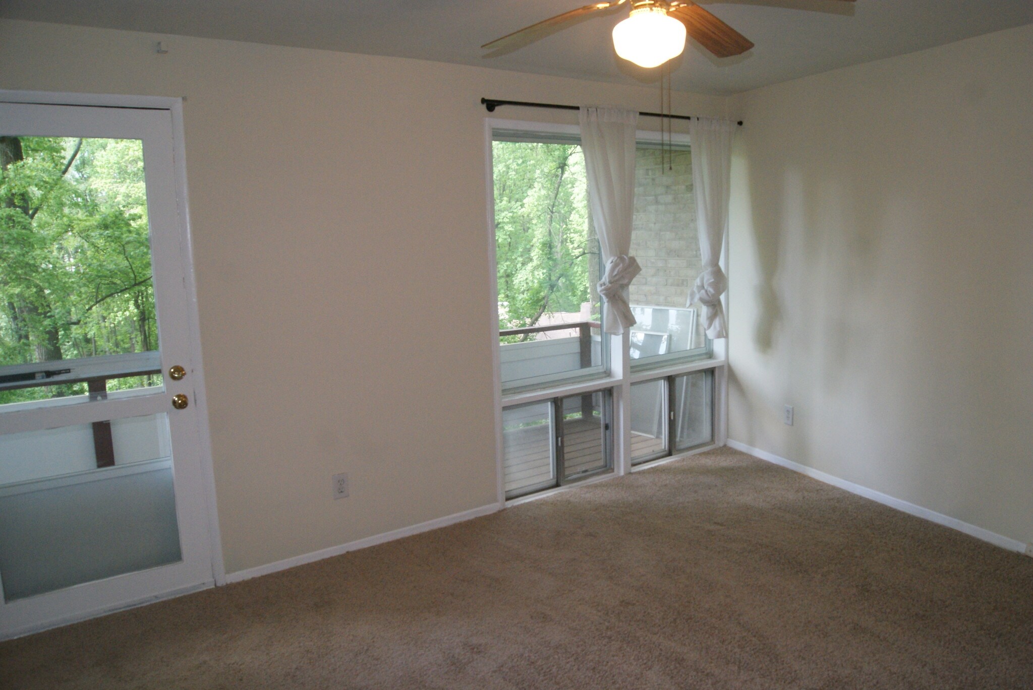 Building Photo - 7527 Spring Lake Dr
