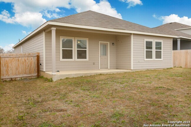 Building Photo - Modern Move-In Ready Home Near Lackland AFB | Pool, Park & Prime Location!