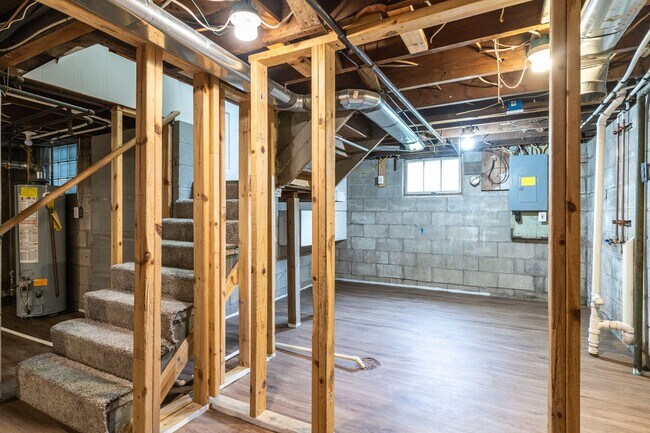 Building Photo - 3 Bedroom Home Available Now!