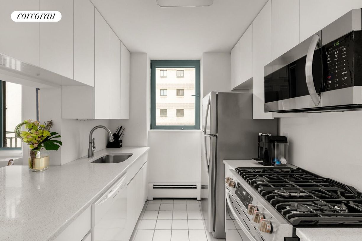 Building Photo - 311 Greenwich St