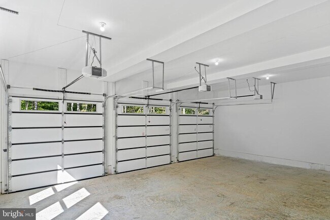 Building Photo - 11550 Henderson Rd