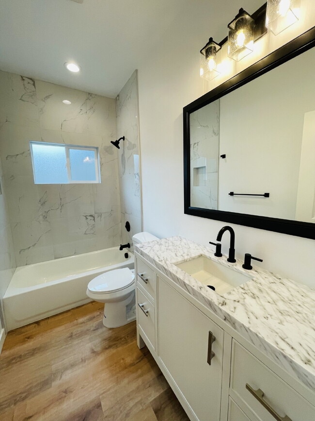 Building Photo - Spacious 3-Bed, 2-Bath Home on Thomson Court