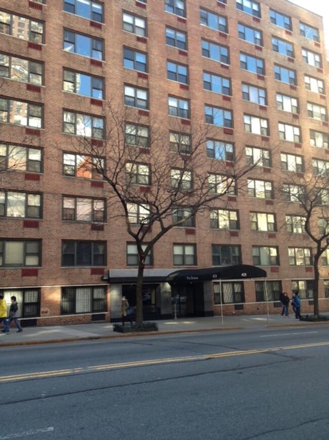 Building Photo - 408 W 57th St