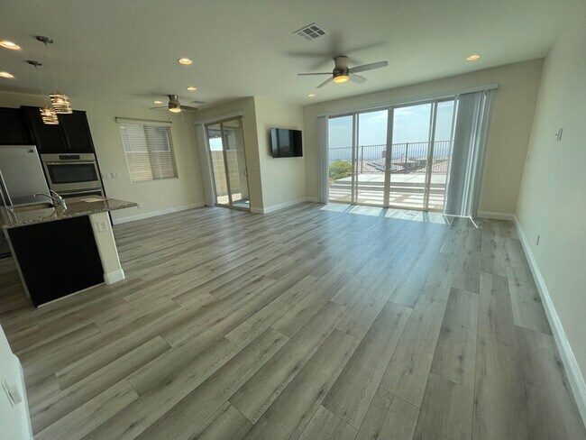 Building Photo - Carry Over Showing: This property has been...