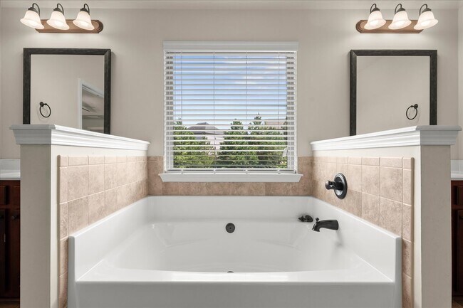 Building Photo - 542 Oconee Cir