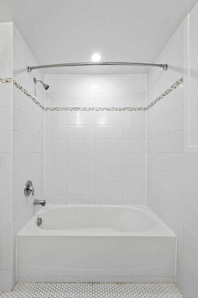 Building Photo - 1700 Park Ave