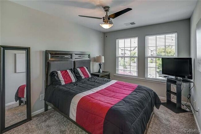 Building Photo - 441 Creekwillow Dr