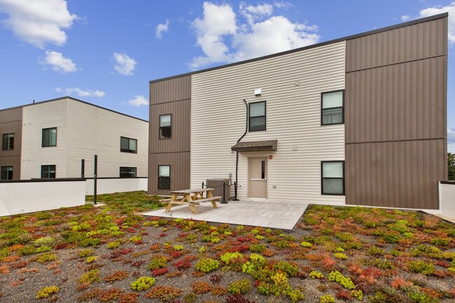Fourth floor recreation area - 4136 Mitchell St