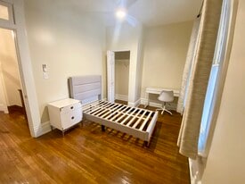 Building Photo - 1372 Neil Ave