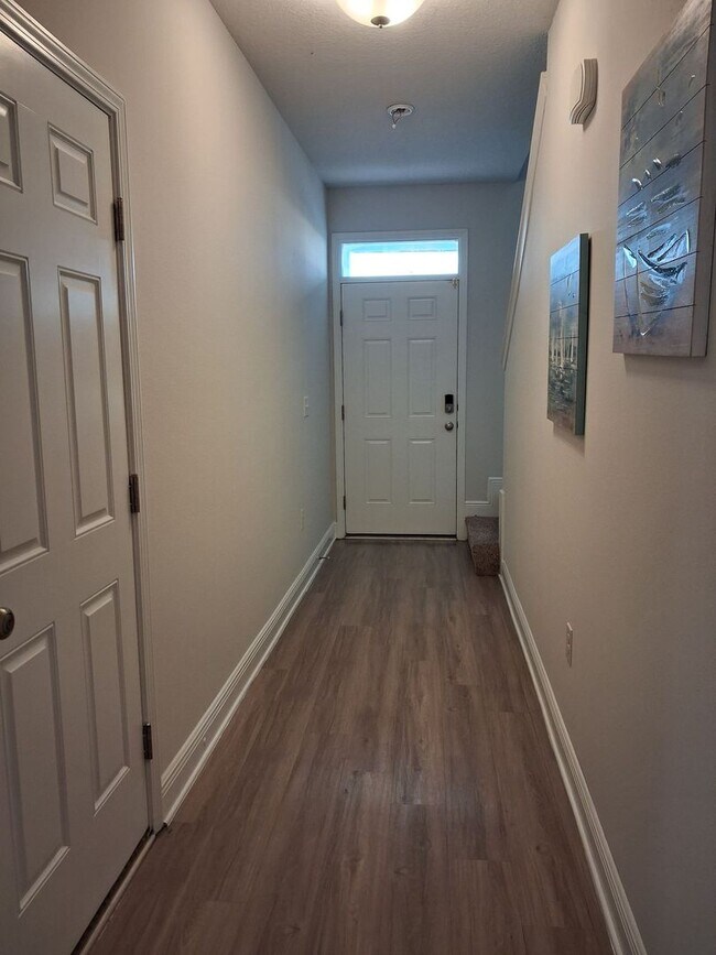 Building Photo - 7562 Shadow Lake Dr
