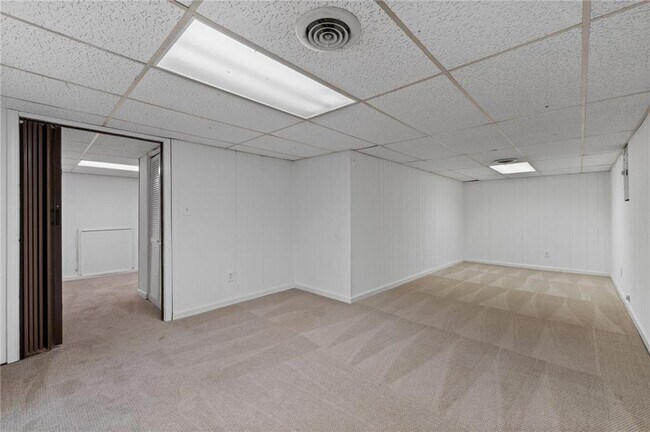 Building Photo - 880 Winfield Ct