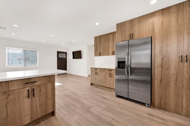 Building Photo - 2206 N Brighton St