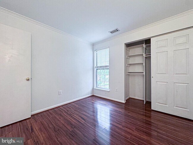Building Photo - 2604 S Arlington Mill Dr