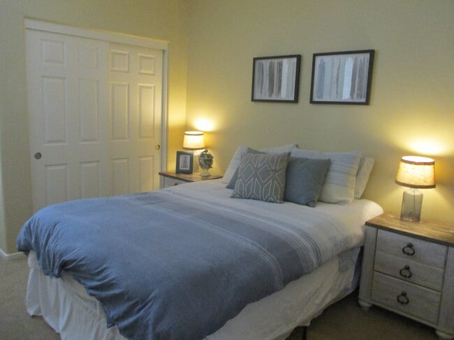Building Photo - Calvera HIlls 2 bedroom 2 bath plus den To...