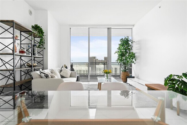 Building Photo - 92 SW 3rd St