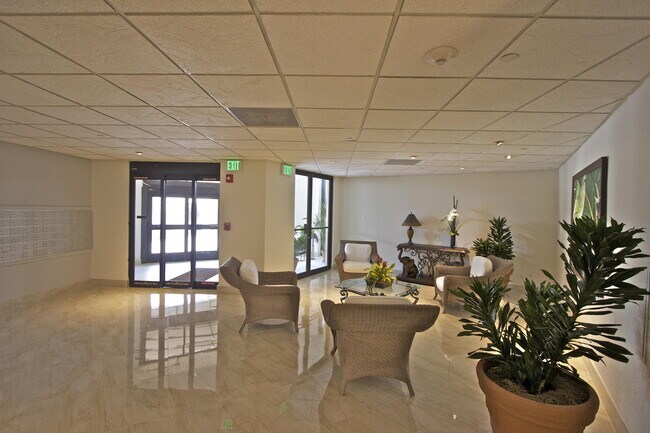 Building Photo - 5420 N Ocean Dr