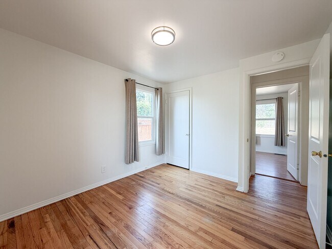 Building Photo - 6119 N Braeburn Dr
