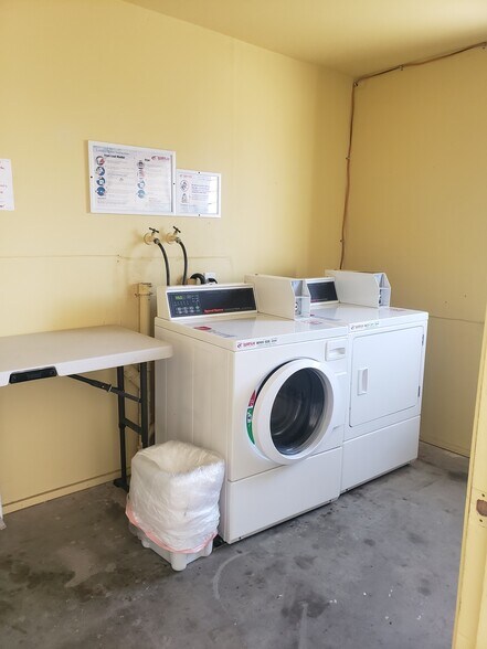 Building Photo - 424 Santa Barbara Ave