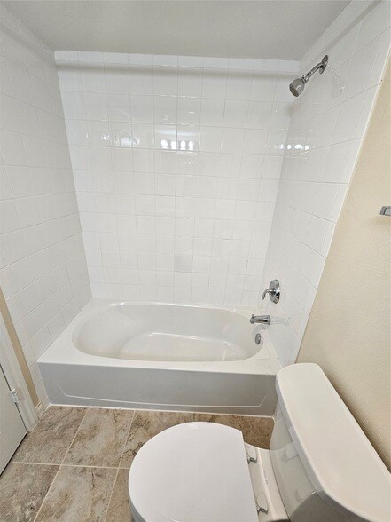 Building Photo - 8415 Hearth Dr