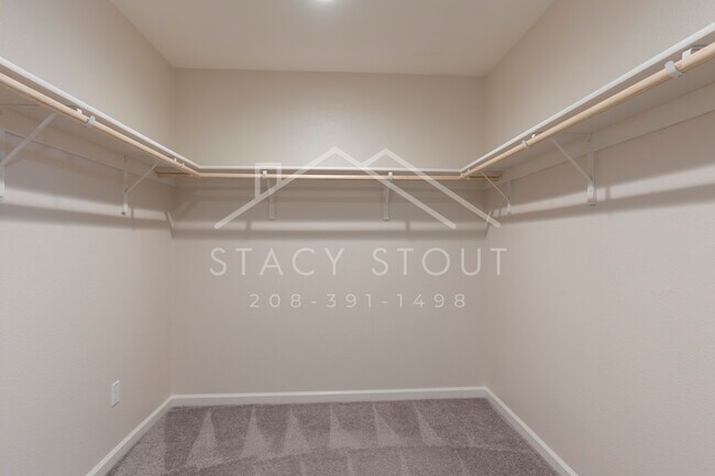 Building Photo - 1385 Deerwood St