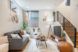 Building Photo - 34 W Cremona St