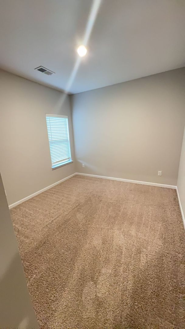 Building Photo - Stunning Spacious 4 bedroom 3 bath home in Oakland