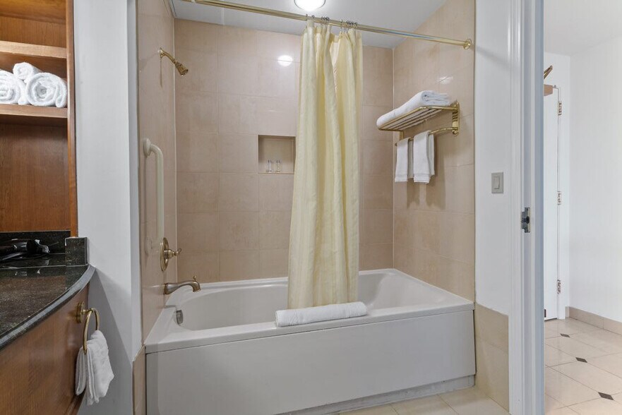 Building Photo - 810 Pacific Ave