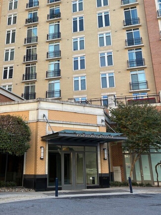 Building Photo - Luxury Condo in National Harbor