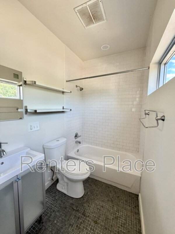 Building Photo - 1411 S Rockford Ave